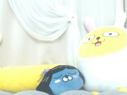 18 YEAR OLD ASIAN SLUT FUCKS ON CAM