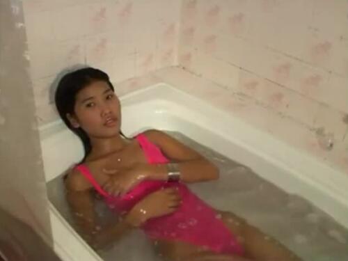 Thai teen doing sex on her knees in a cheap hotel